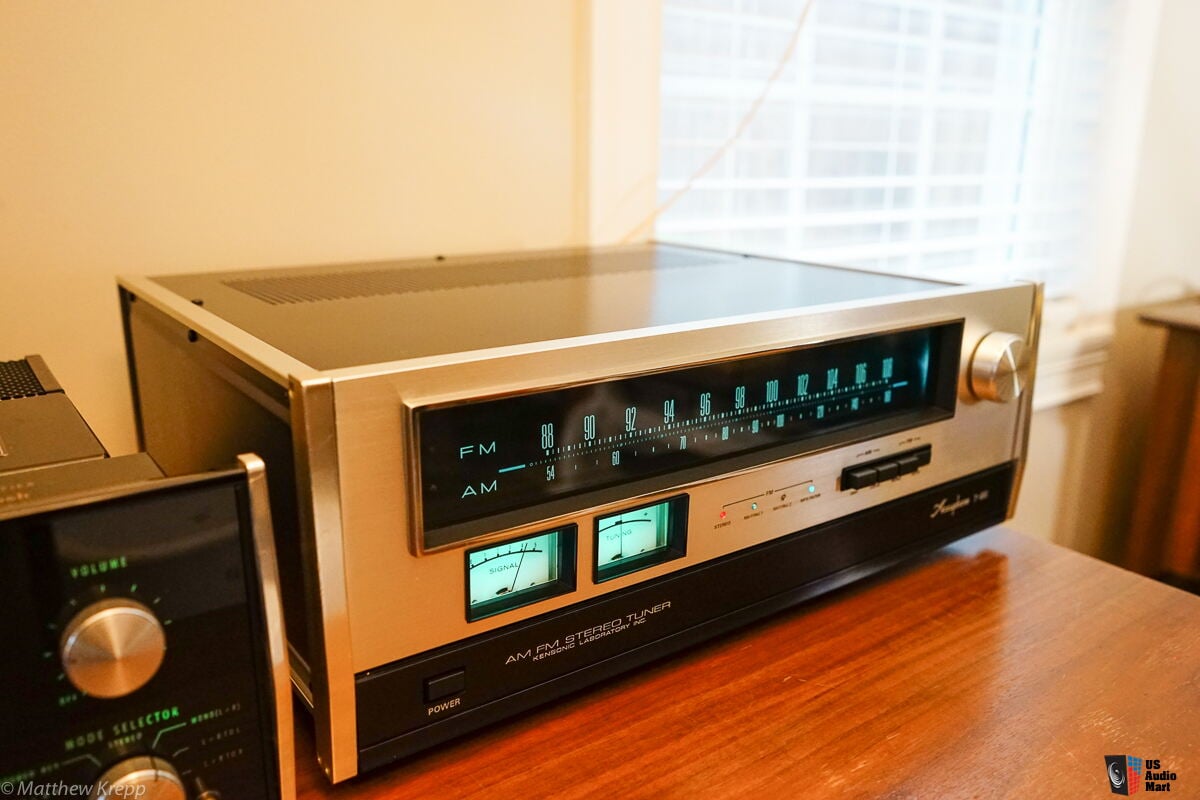 1681010-accuphase-t100-tuner-highly-regarded-and-well-reviewed.jpg