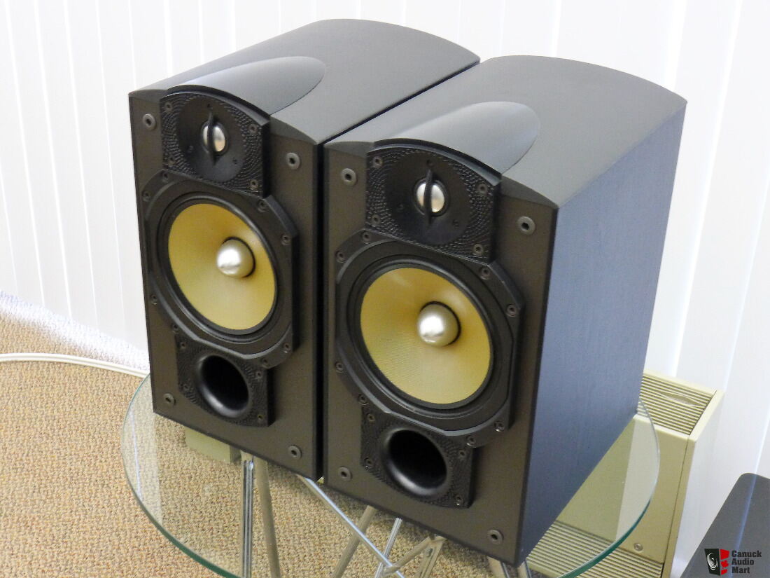 1573900-paradigm-studio-20-v3-bookshelf-speakers.jpg