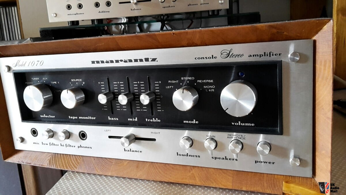 Marantz Vintag Stereo Ampli 1070 With Wood Cabinet Photo 1610216