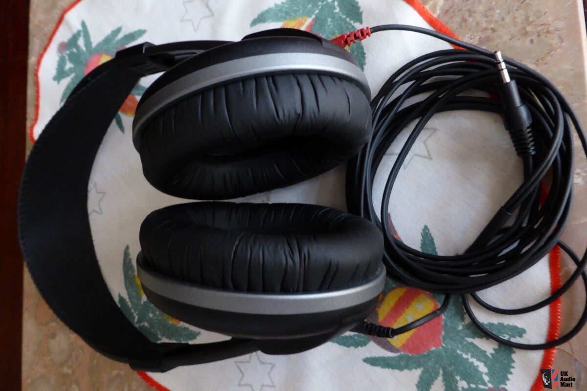 Sennheiser HD 530 II Audiophile 300 Ohm Headphones, Excellent, New Earpads  Photo #1624335 - UK Audio Mart