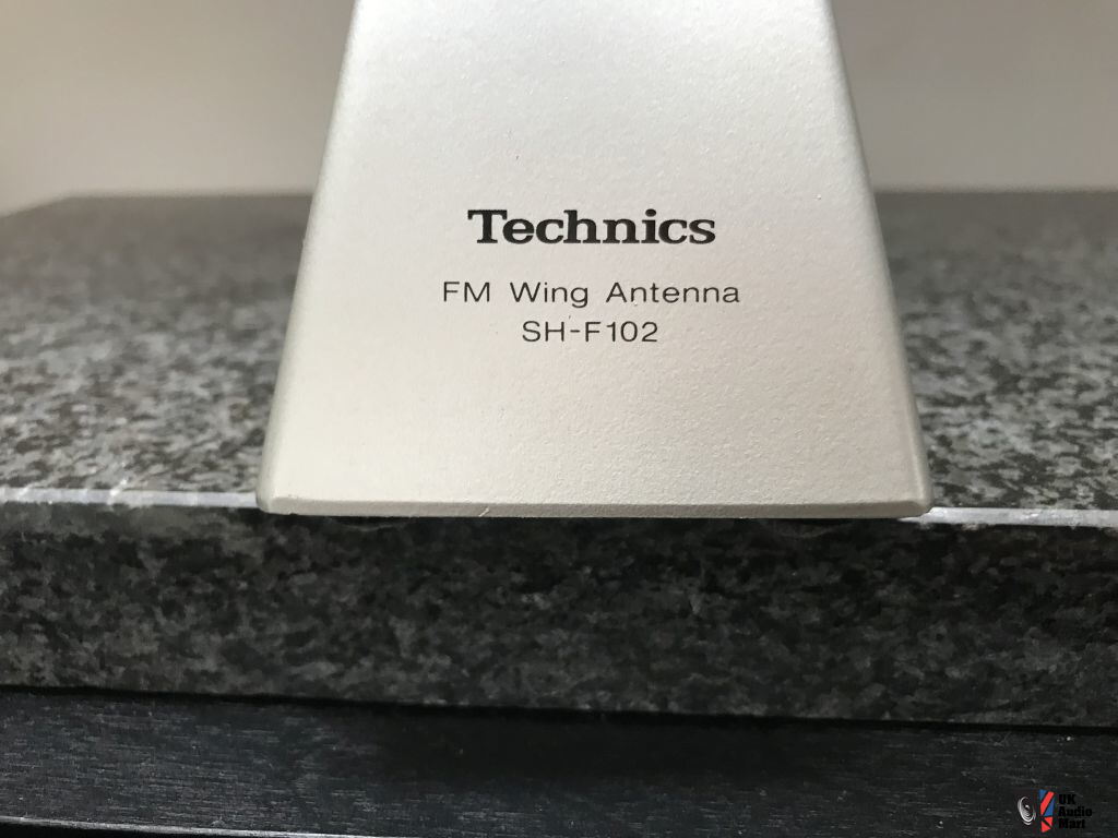 Technics SH F102 - two elements FM wing antenna with an electronic