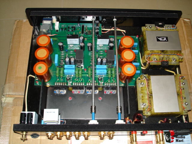 546384-yba_integre_dt_with_mm_phono_stage_amp_remote_control.jpg